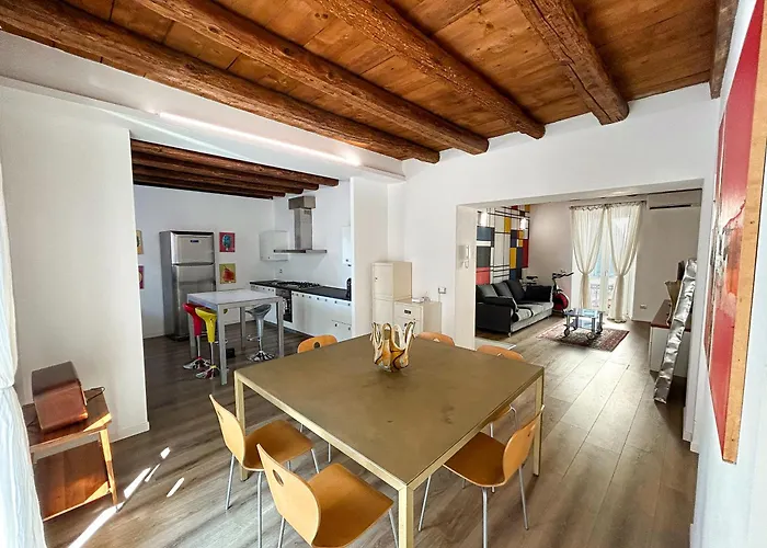 Suite & Charme In Un Palazzo Storico Di Bergamo